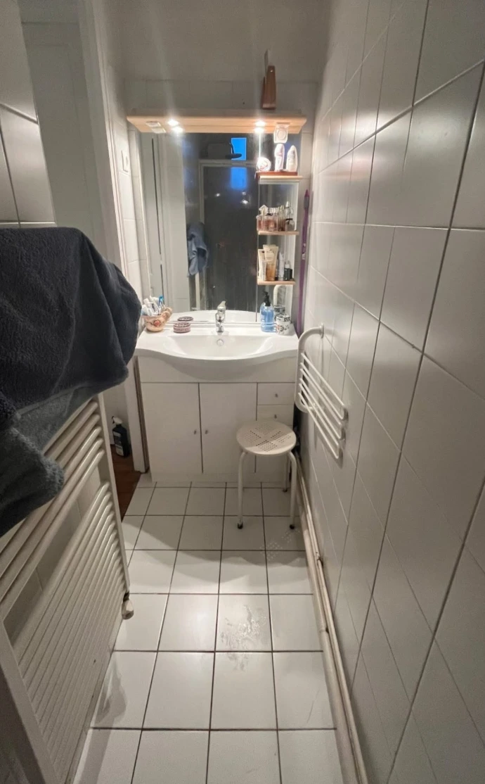 Salle de douche avant